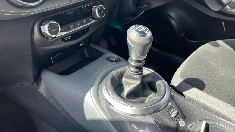 Nissan Juke 1.0 DiG-T 114 N-Connecta 5dr Petrol Hatchback